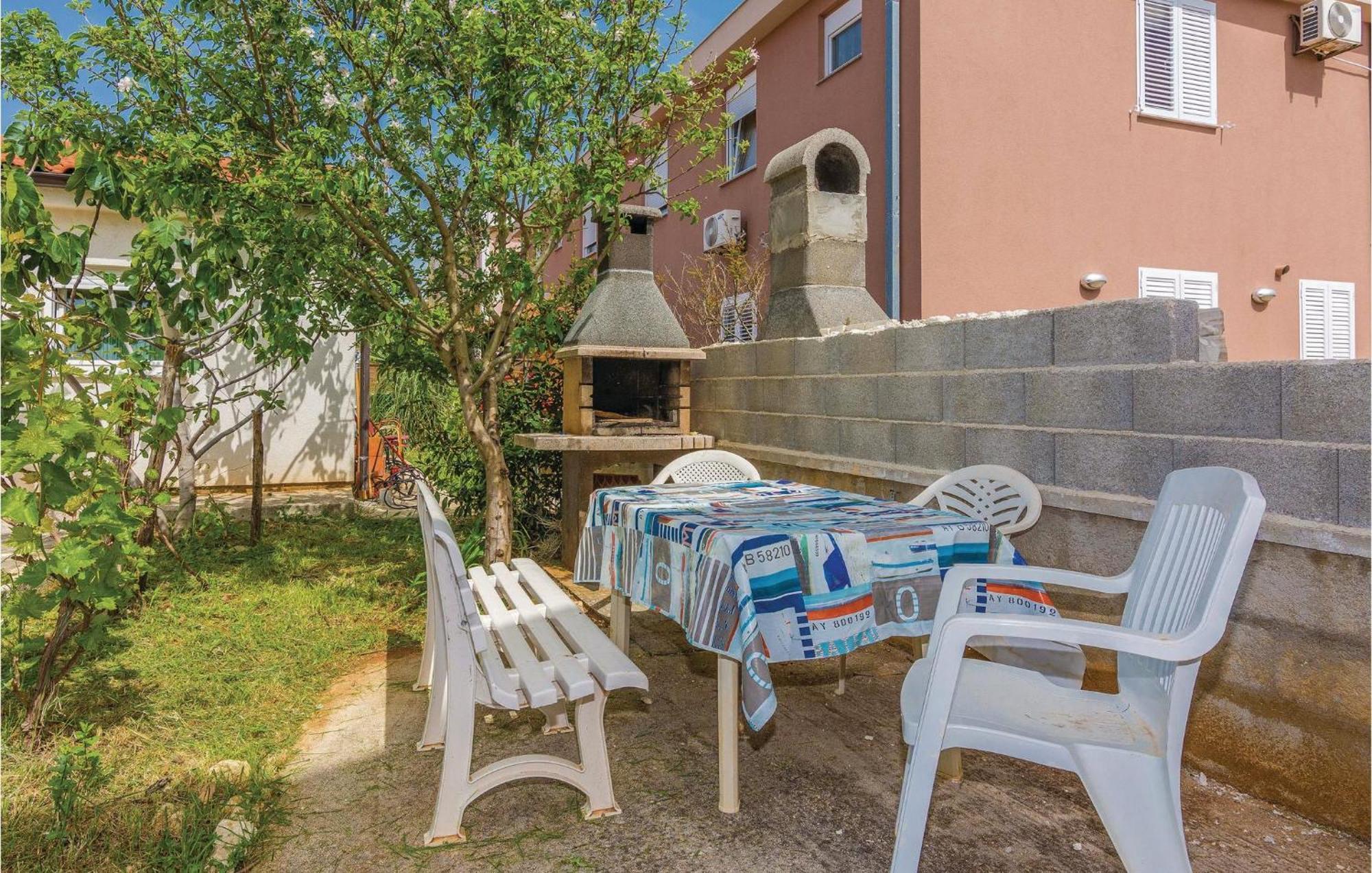 Lovely Apartment In Vir With Kitchen エクステリア 写真